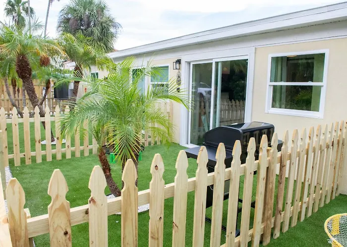 Apartment Steps To • King Bed • Bbq + Fenced Yard Clearwater Beach