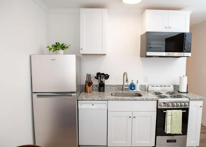 Apartment Steps To • King Bed • Bbq + Fenced Yard *